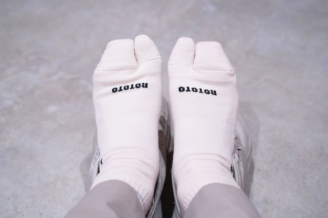 ROTOTO "ALLROUNDER Merino Tabi" | 快適に歩くお供に使えるタビ型のソックス