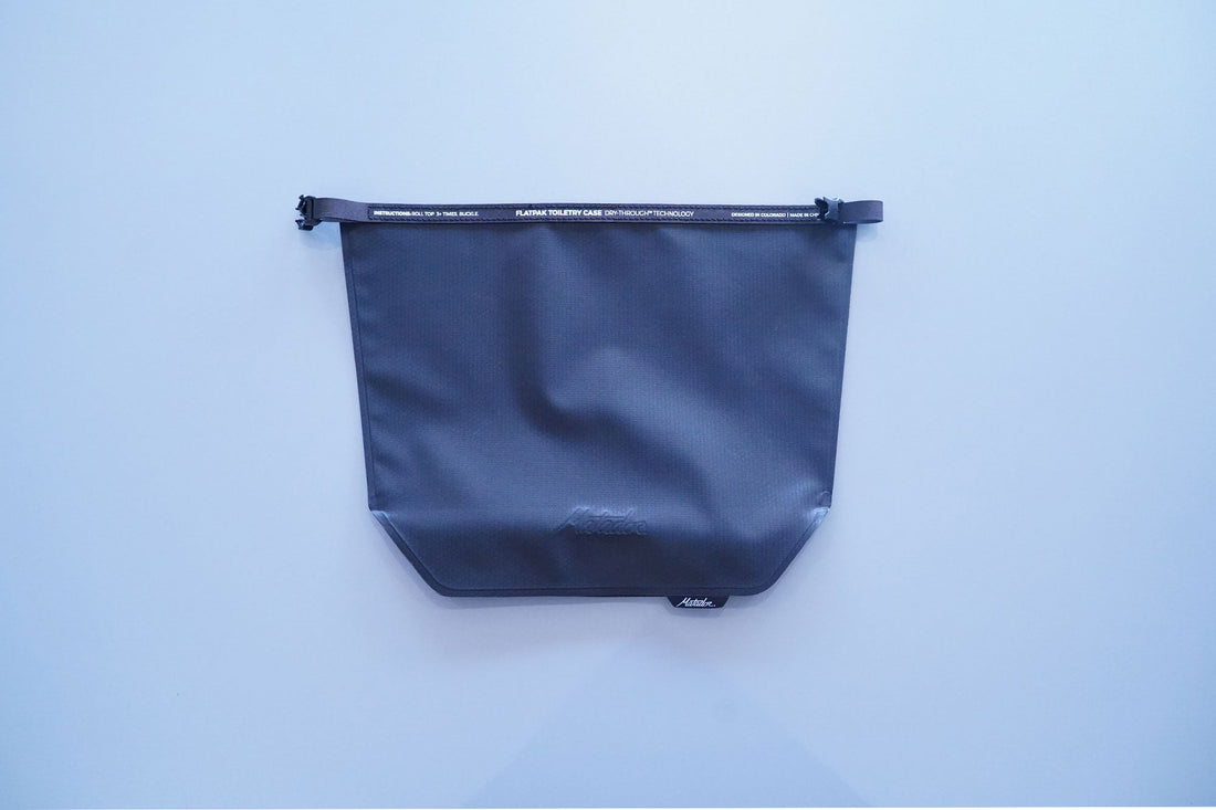 Matador "Flatpak Toiletry Case" | 旅のお供に最適な中身が乾くドライバッグ