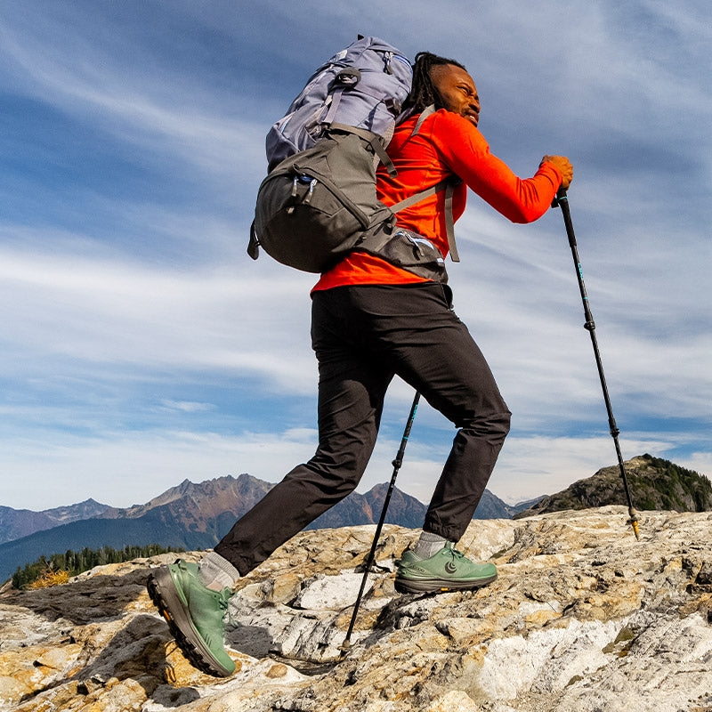 TOPO Athletic(トポアスレティック) Men's Traverse
