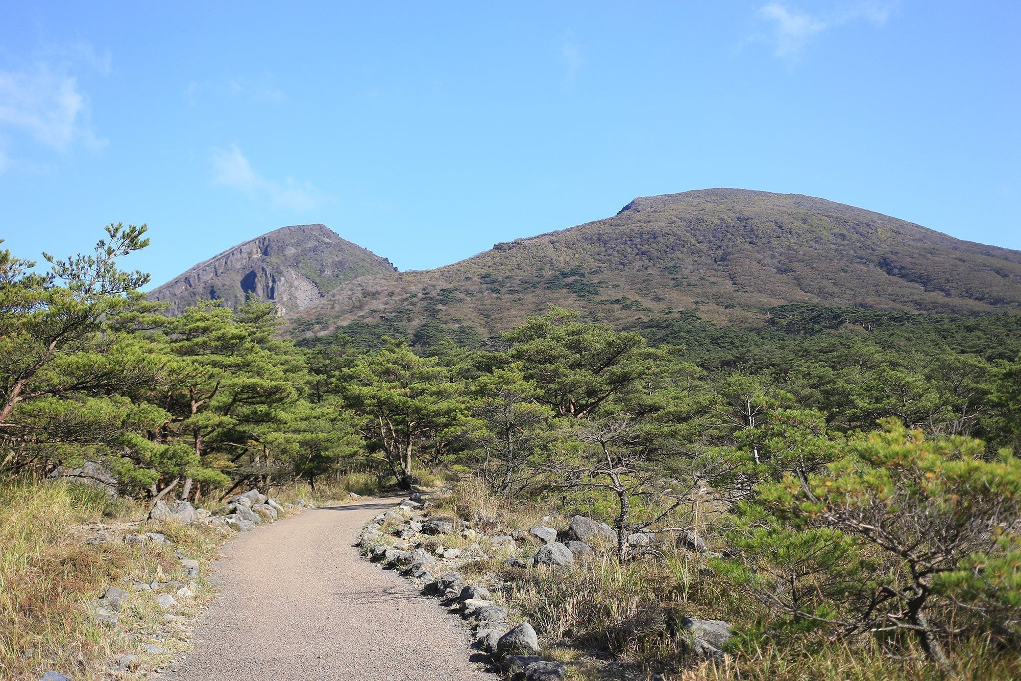 韓国岳(霧島山系) | 初心者でも楽しみやすい、霧島山系の最高峰 – PORTAL