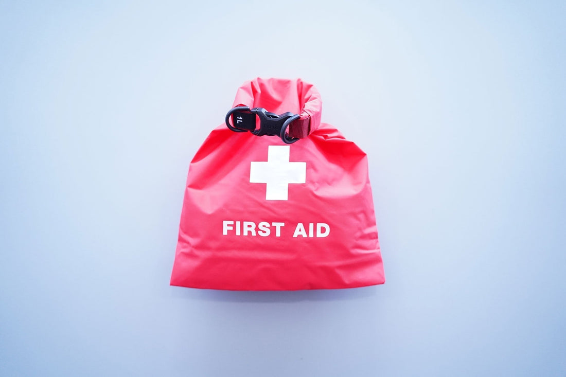 EXPED "Drybag First Aid" | 完全防水のエマージェンシーキット用ドライバッグ