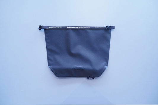 Matador "Flatpak Toiletry Case" | 旅のお供に最適な中身が乾くドライバッグ