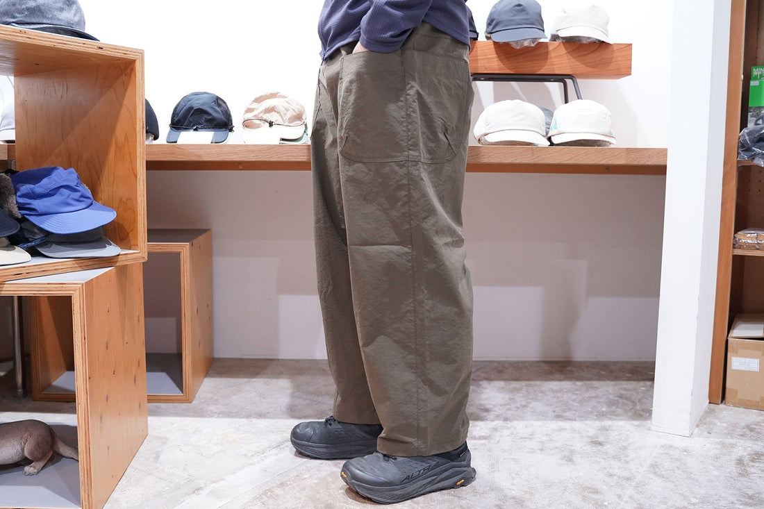 AXESQUIN ELEMENTS "ヴィンテージナイロンのカーブパンツ" | 古道・歩き旅・日常に適したワイドなパンツ