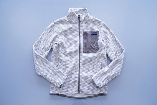 patagonia "R1 Air Jacket" | 冬のミドルレイヤーや普段着として使える定番フリース
