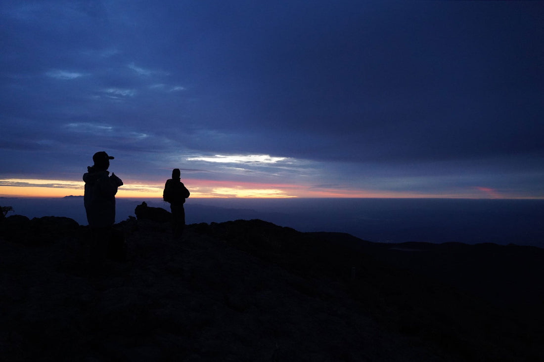 韓国岳(霧島山系)を歩く | お客さまと夜明け前の韓国岳をブラリ