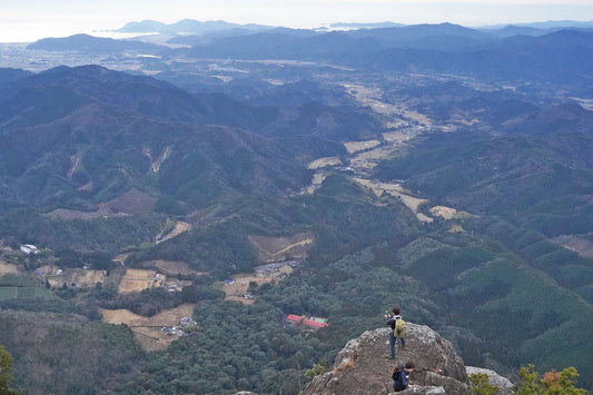 行縢山(宮崎県延岡市)を歩く | お客さまと南面崖下コースから雌岳をブラリ