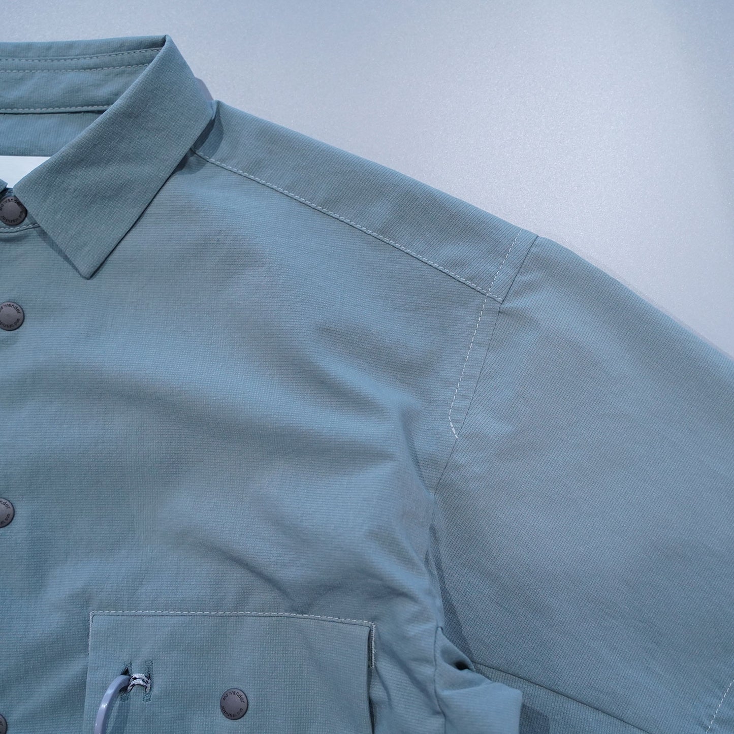 and wander(アンドワンダー) dry breathable SS shirt