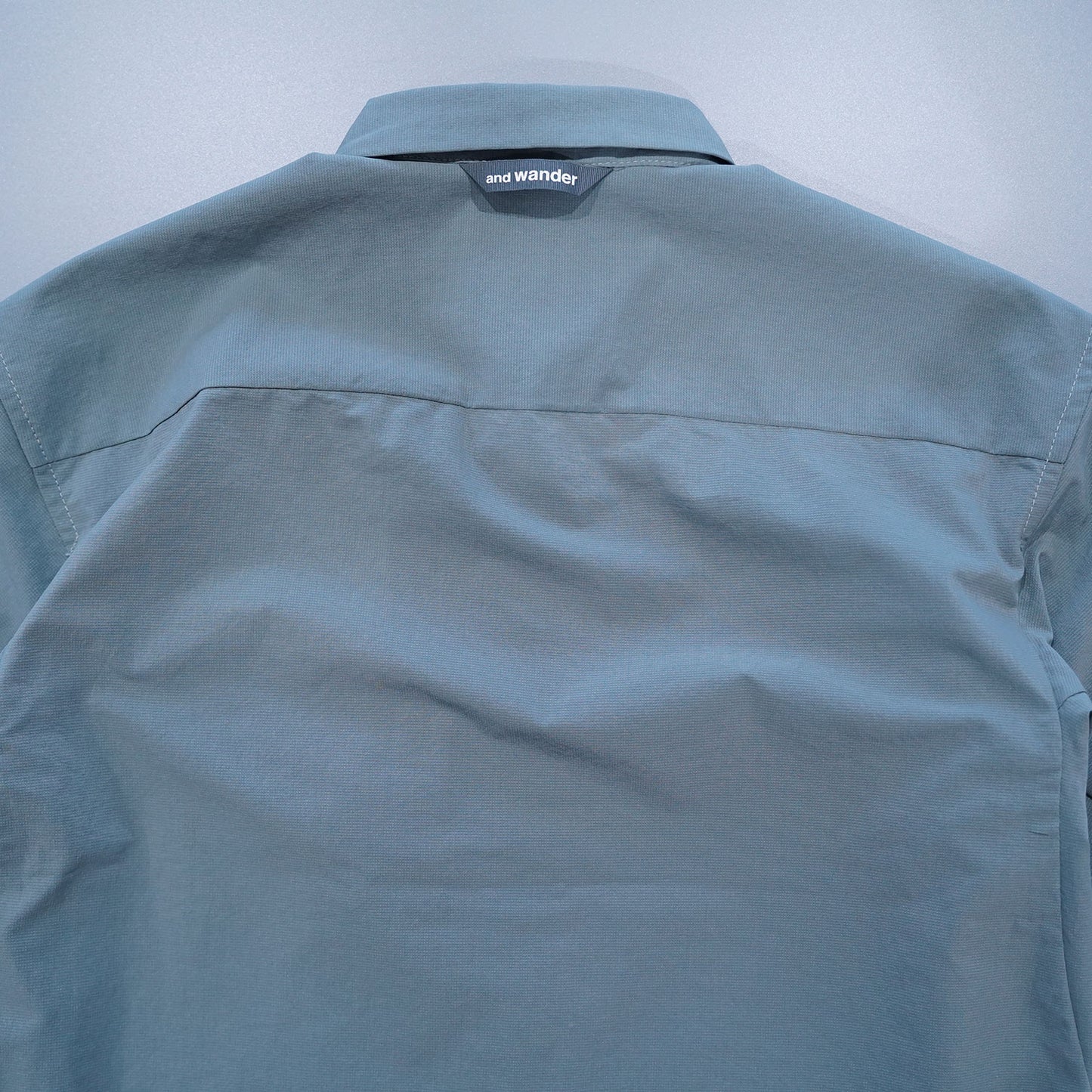 and wander(アンドワンダー) dry breathable SS shirt