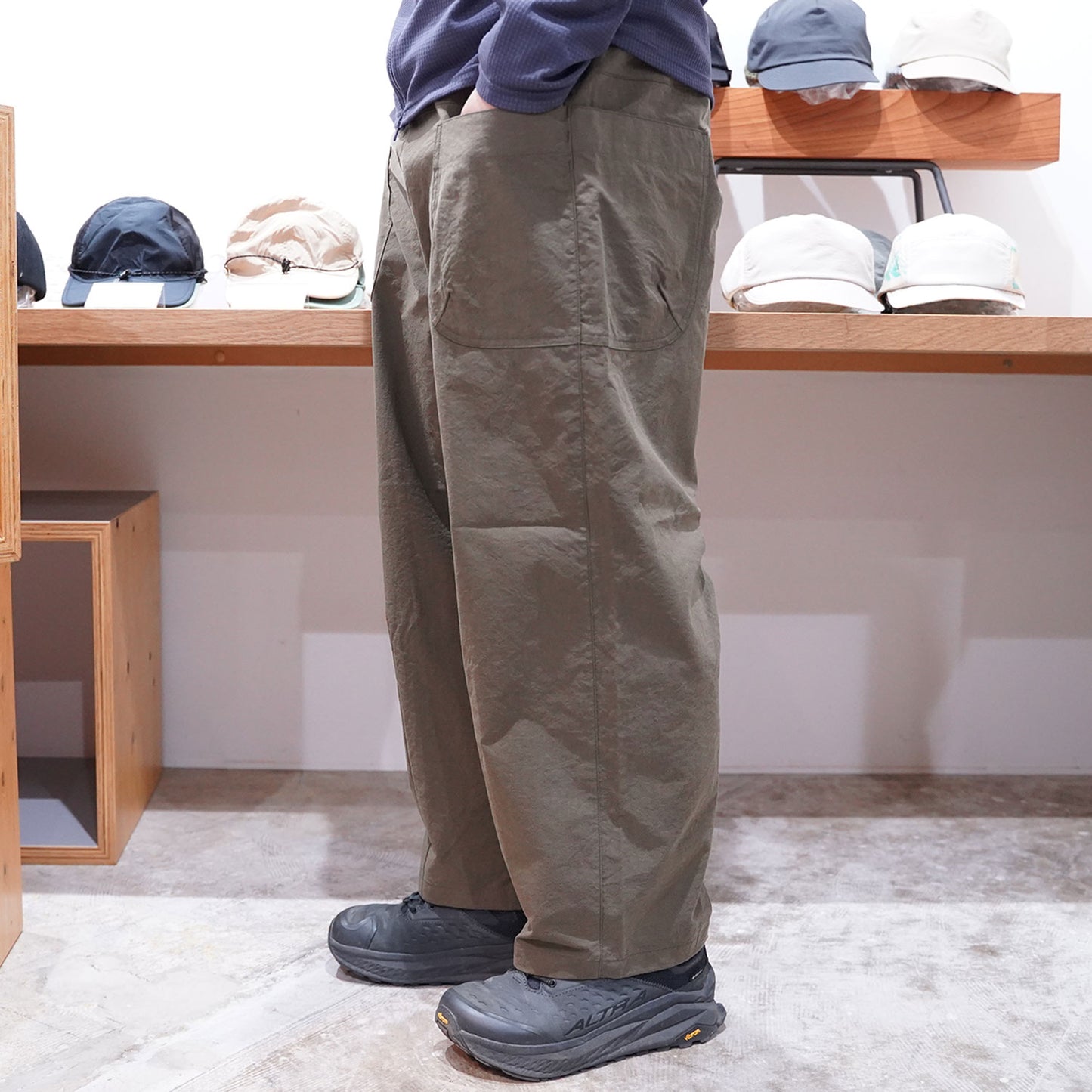 AXESQUIN ELEMENTS(アクシーズクインエレメンツ) ヴィンテージナイロンのカーブパンツ 022040