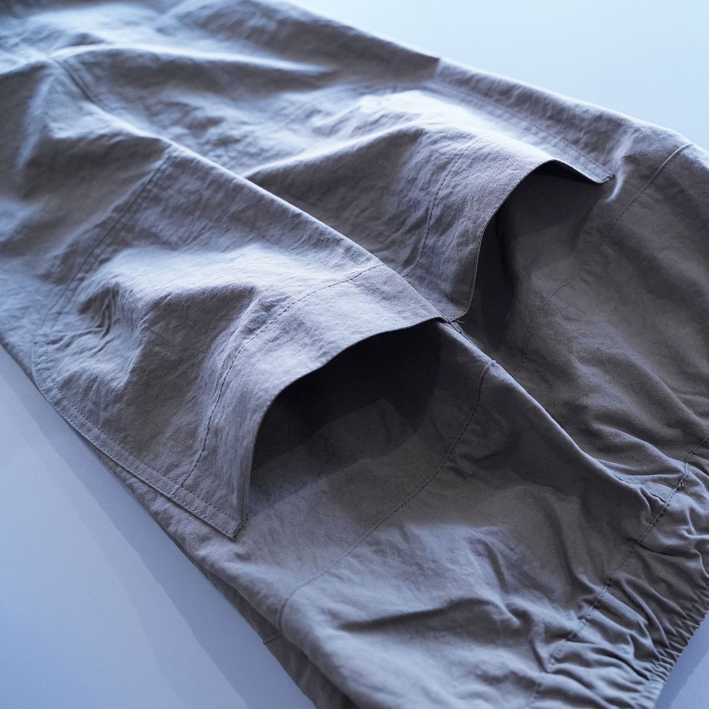 AXESQUIN ELEMENTS(アクシーズクインエレメンツ) ヴィンテージナイロンのカーブパンツ 022040